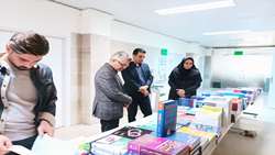بازدید معاونت تحقیقات دانشگاه از نمایشگاه کتب تخصصی مستقر در کتابخانه مرکزی